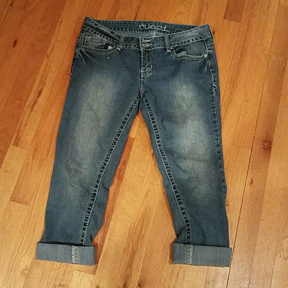 Rue 21 Capris!